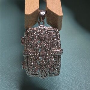 Elegant Silver Pendant Necklace